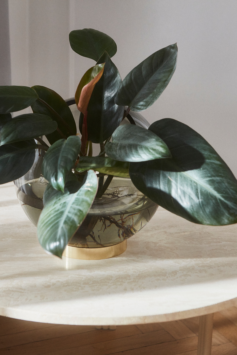 GLOBE vase avec pied GLOBE vase avec pied